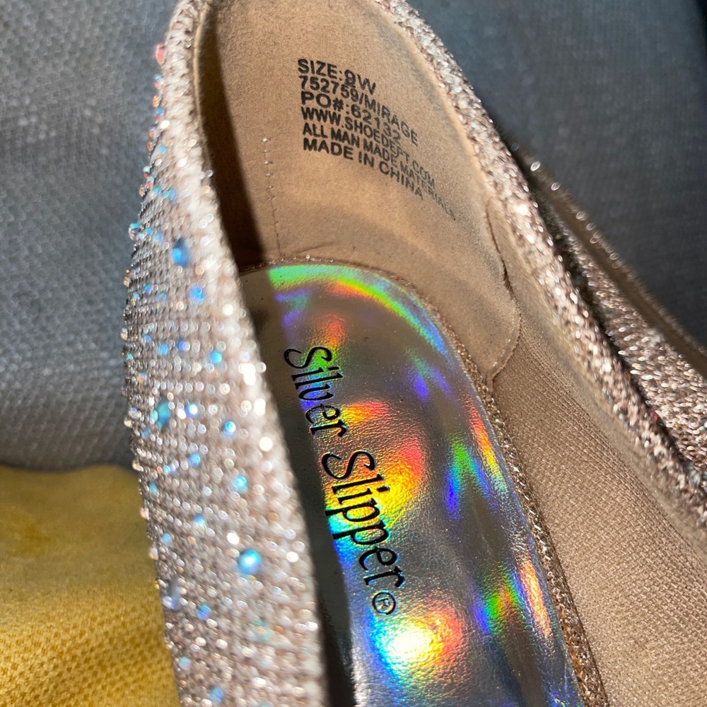 HEELS - Picture 3 of 5